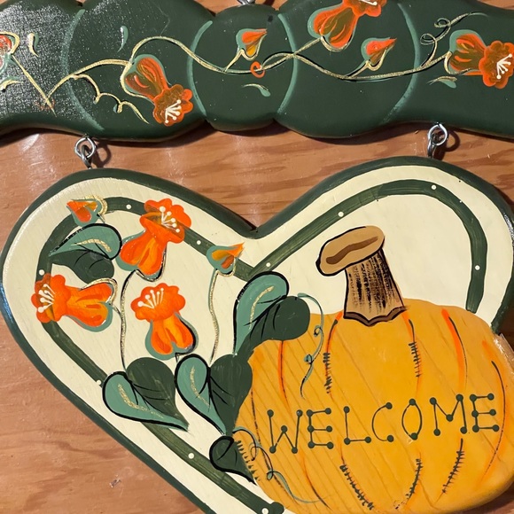 Vintage fall welcome sign. - Picture 2 of 5